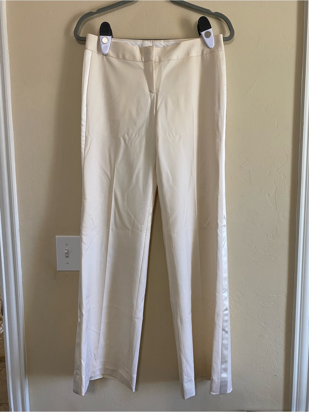 Burberry women’s ivory cream dress pants 40